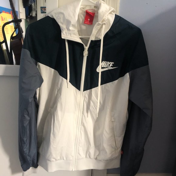 Nike Jackets & Blazers - 🎉HP🎉 Nike Windrunner Jacket